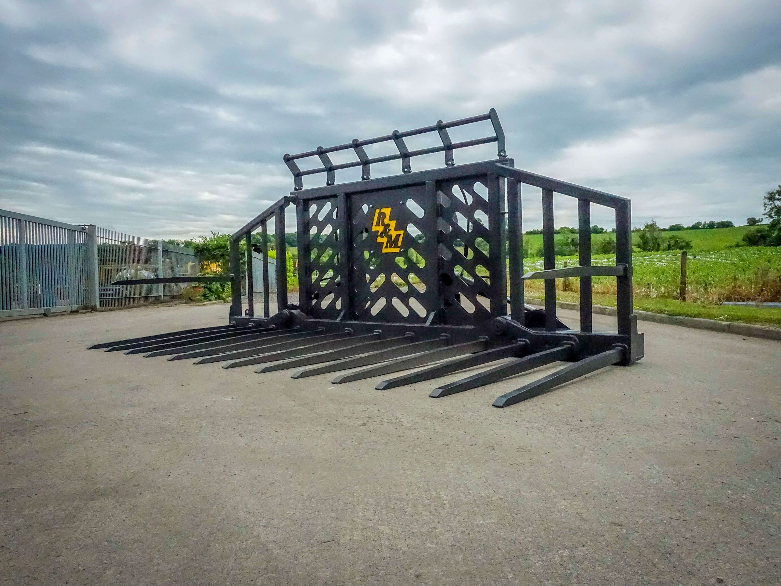 12Ft Fold Up Silage Fork- Side View