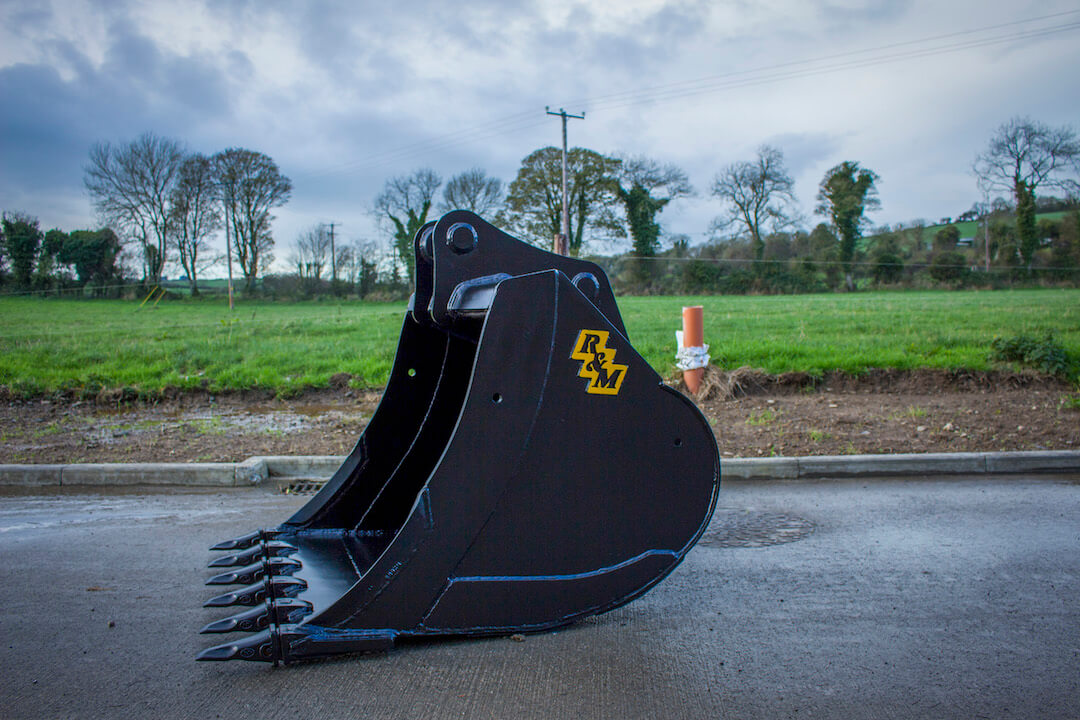 Large Digging Bucket