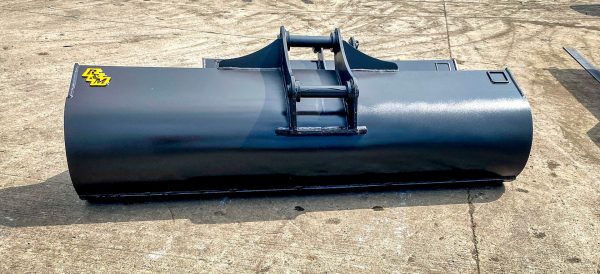 Grader bucket rear view